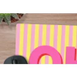 Tekst - Strepen - Roze muismat rubber klein -closeup