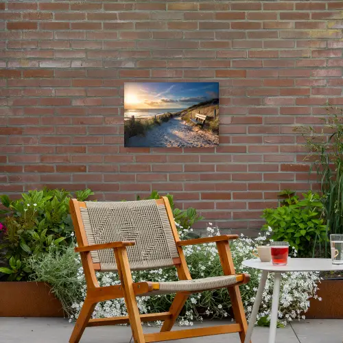 Strandpad met Bankje bij Zonsondergang Tuinposter op houten frame 2 cm dik klein -sfeer3