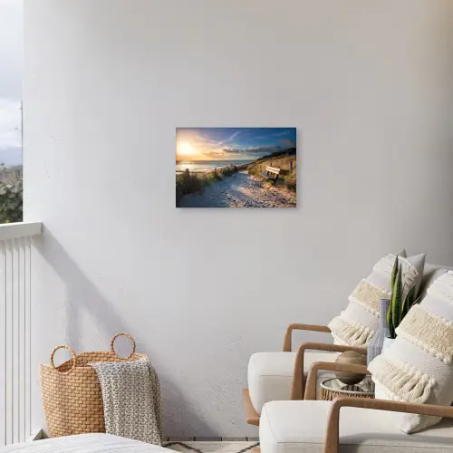 Strandpad met Bankje bij Zonsondergang Tuinposter op houten frame 2 cm dik klein -sfeer1