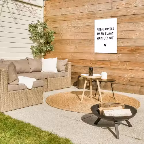 Adem kusjes in en blaas hartjes uit - Spreuken - Quotes Tuinposter op houten frame 2 cm dik klein -sfeer2