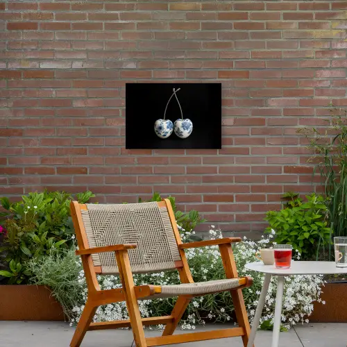 Kersen - Delfts blauw - Fruit Tuinposter op houten frame 2 cm dik klein -sfeer3
