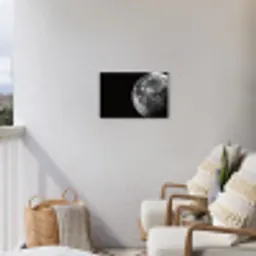 Close-up - Maan - Wit - Textuur Tuinposter op houten frame 2 cm dik klein -sfeer1