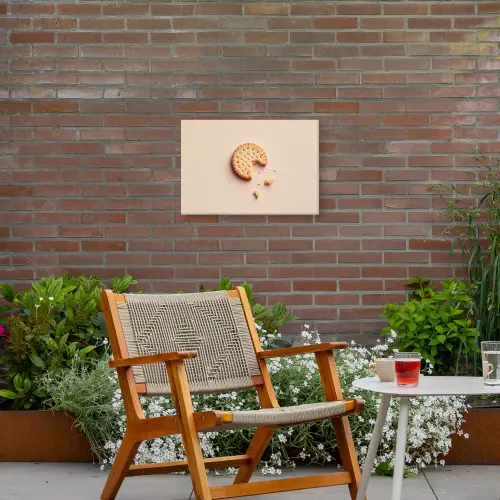 Koekje - Kruimels - beige Tuinposter op houten frame 2 cm dik klein -sfeer3