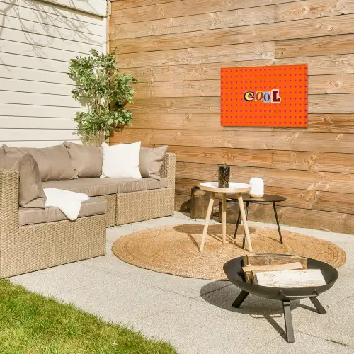 Cool - Stippen - Oranje Tuinposter op houten frame 2 cm dik klein -sfeer2