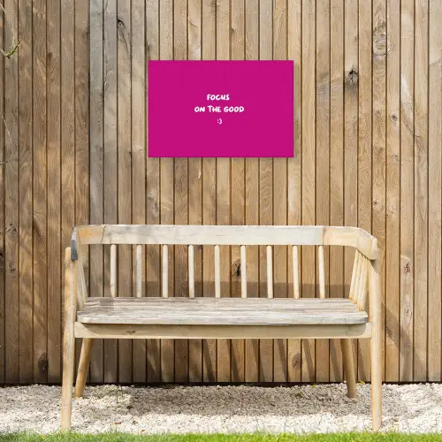 Focus - Smiley - Roze Tuinposter op houten frame 2 cm dik klein -sfeer4