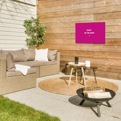 Focus - Smiley - Roze Tuinposter op houten frame 2 cm dik klein -sfeer2