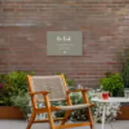 Geluk is genieten van wat er is - Quotes - Geluk definitie - Tekst - Woordenboek Tuinposter op houten frame 2 cm dik klein -sfeer3