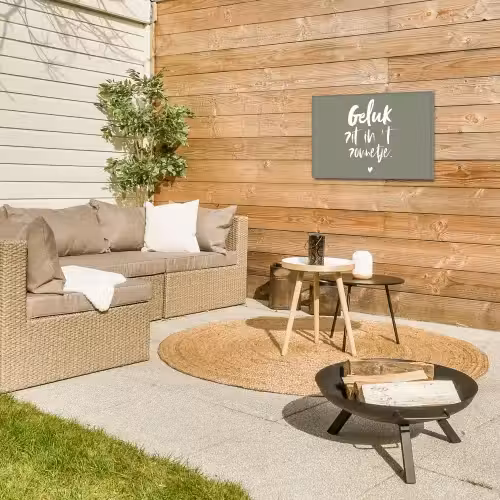 Geluk zit in 't zonnetje - Tekst - Geluk - Quotes - Zon Tuinposter op houten frame 2 cm dik klein -sfeer2