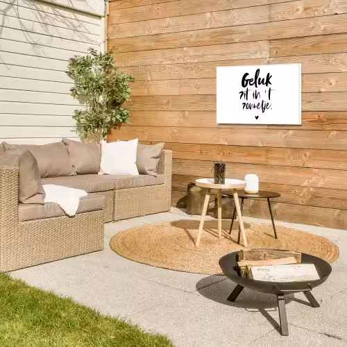 Geluk zit in 't zonnetje - Tekst - Zomer - Quotes Tuinposter op houten frame 2 cm dik klein -sfeer2