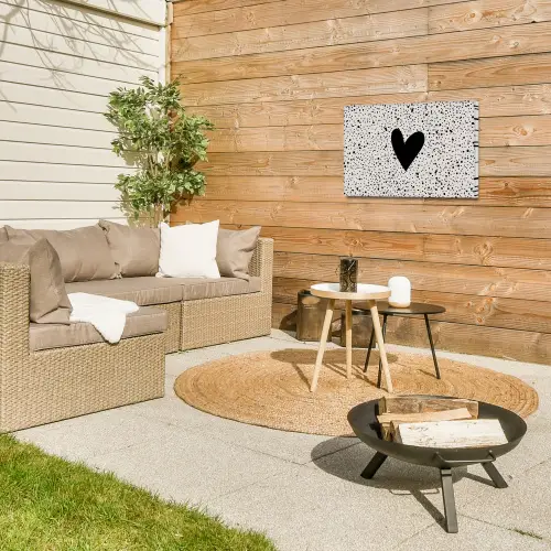 Hartje - Stippen - Beige Tuinposter op houten frame 2 cm dik klein -sfeer2