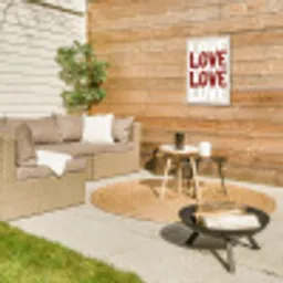 Love - Rood - Tekst Tuinposter op houten frame 2 cm dik klein -sfeer2