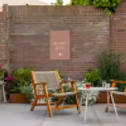 Mag ik dan bij jou - Quotes - Spreuken - Claudia de Breij Tuinposter op houten frame 2 cm dik klein -sfeer3