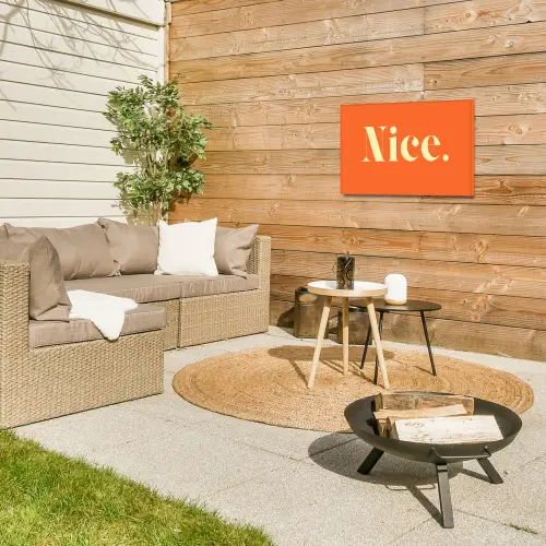 Oranje - Gebroken wit - Nice Tuinposter op houten frame 2 cm dik klein -sfeer2
