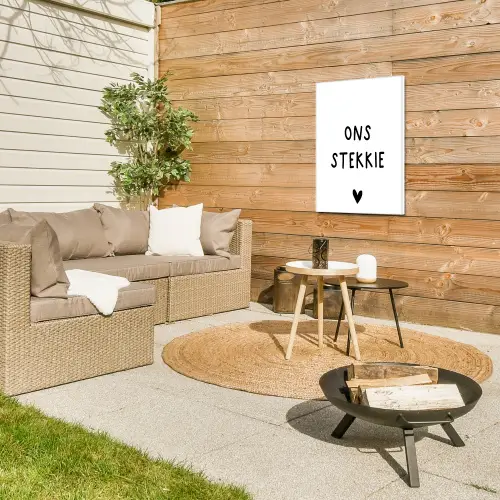 Ons stekkie - Spreuken - Quotes Tuinposter op houten frame 2 cm dik klein -sfeer2