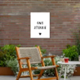 Ons stekkie - Spreuken - Quotes Tuinposter op houten frame 2 cm dik klein -sfeer3