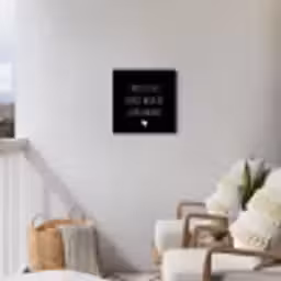 Spreuken - Thuis is het plekje waar de liefde woont - Quotes Tuinposter op houten frame 2 cm dik klein -sfeer1