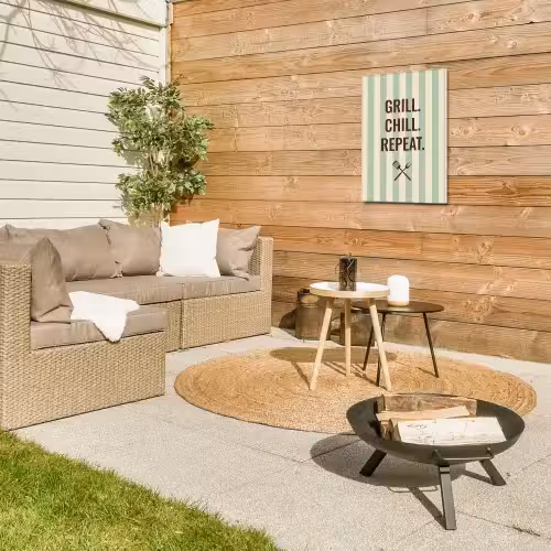 Quote - Strepen - Grill Tuinposter op houten frame 2 cm dik klein -sfeer2