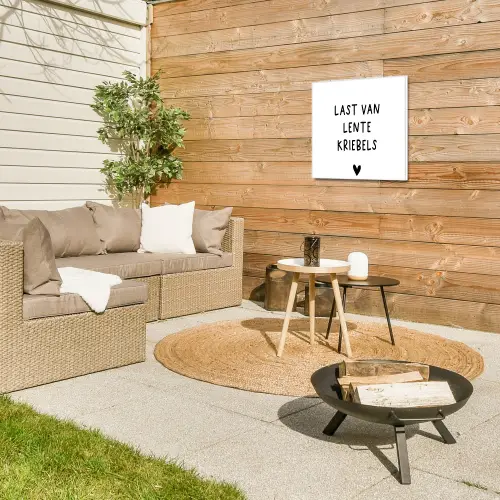 Last van lentekriebels - Spreuken - Quotes Tuinposter op houten frame 2 cm dik klein -sfeer2