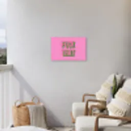 Tekst - Bold - Roze Tuinposter op houten frame 2 cm dik klein -sfeer1