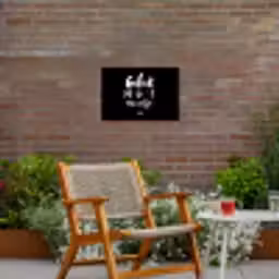 Tekst - Geluk zit in 't zonnetje - Quotes - Zomer - Zon Tuinposter op houten frame 2 cm dik klein -sfeer3