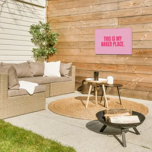 Tekst - Modern - Roze Tuinposter op houten frame 2 cm dik klein -sfeer2