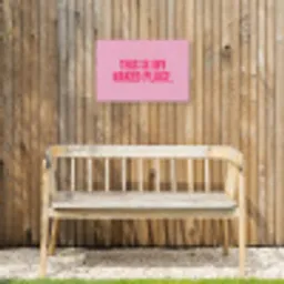 Tekst - Modern - Roze Tuinposter op houten frame 2 cm dik klein -sfeer4