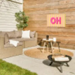 Tekst - Strepen - Roze Tuinposter op houten frame 2 cm dik klein -sfeer2