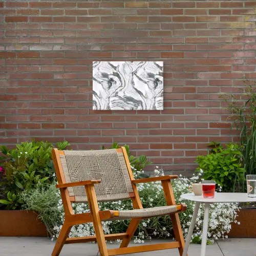 Wit - Marmer - Golvend - Grafiet Tuinposter op houten frame 2 cm dik klein 845 -sfeer3