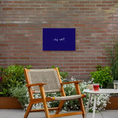 Why not - Blauw - Handgeschreven Tuinposter op houten frame 2 cm dik klein -sfeer3