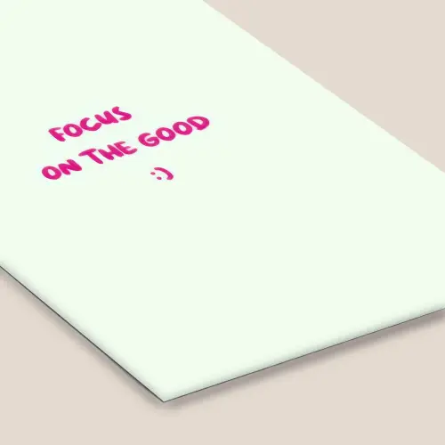 Focus - Beige - Roze - Smiley fotolijst zwart zonder passe partout klein -zsfeer6