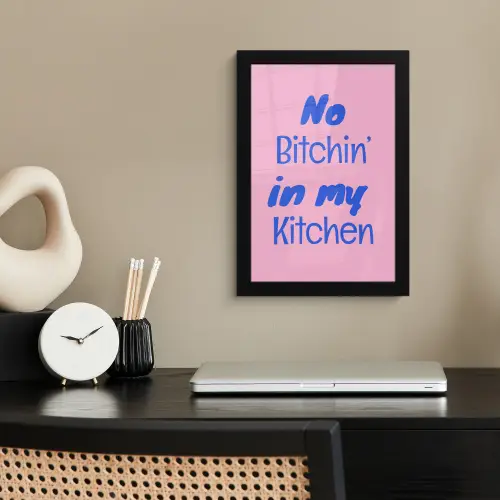 Quote - Blauw - Lettertype - Keuken fotolijst zwart zonder passe partout klein -sfeer1