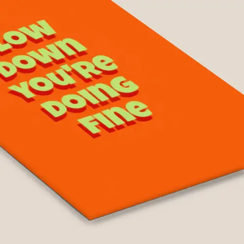 Slow down you're doing fine - Oranje - Simple fotolijst zwart zonder passe partout klein -zsfeer6