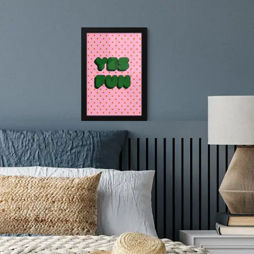 Yes fun - Groen - Roze - Stippen fotolijst zwart zonder passe partout klein -sfeer3