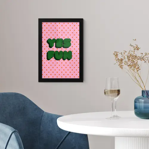 Yes fun - Groen - Roze - Stippen fotolijst zwart zonder passe partout klein -sfeer4
