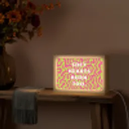 Abstract - Quote - Centraal - Roze Light Box met kabel (Tafellamp) klein -sfeer4