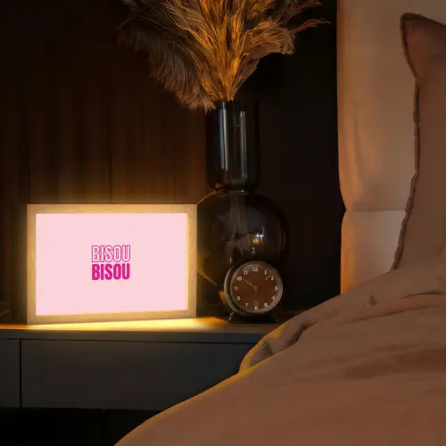 Bisou - Roze - Minimalistisch Light Box met kabel (Tafellamp) klein -sfeer1