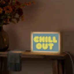 Chill out - Geel - Blauw Light Box met kabel (Tafellamp) klein -sfeer4
