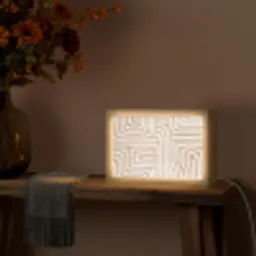 Aardetinten - Labyrintpatroon Light Box met kabel (Tafellamp) klein -sfeer4