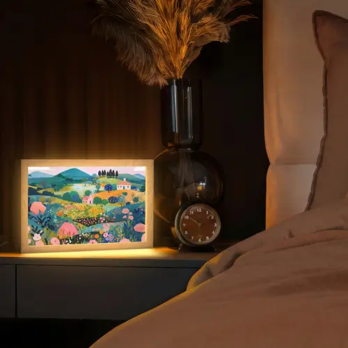 Heuvellandschap - Fantasierijk - Kleurcontrasten Light Box met kabel (Tafellamp) klein -sfeer1