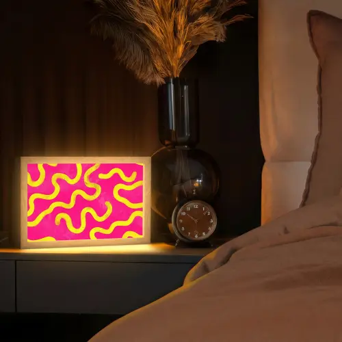 Lijn - Geel - Abstract Light Box met kabel (Tafellamp) klein -sfeer1