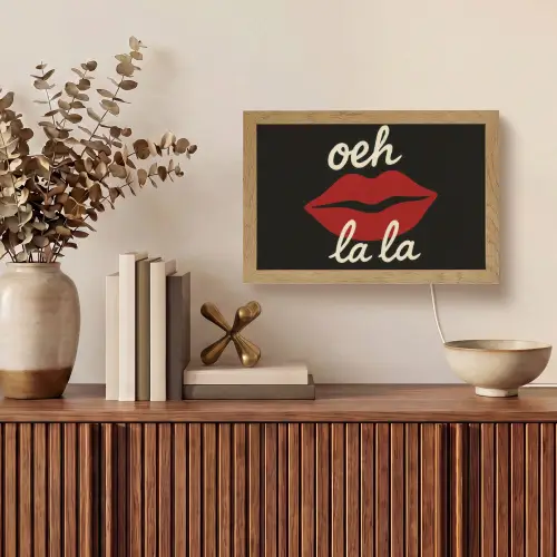 Lip - Rood - Quote Light Box met kabel (Tafellamp) klein -sfeer2