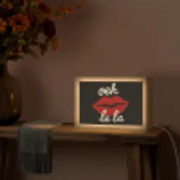 Lip - Rood - Quote Light Box met kabel (Tafellamp) klein -sfeer4