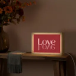 Love - Spiegeling - Rood Light Box met kabel (Tafellamp) klein -sfeer4
