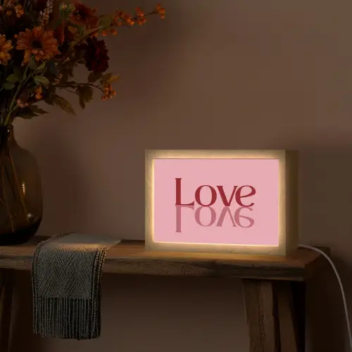Love - Roze - Spiegeling Light Box met kabel (Tafellamp) klein -sfeer4