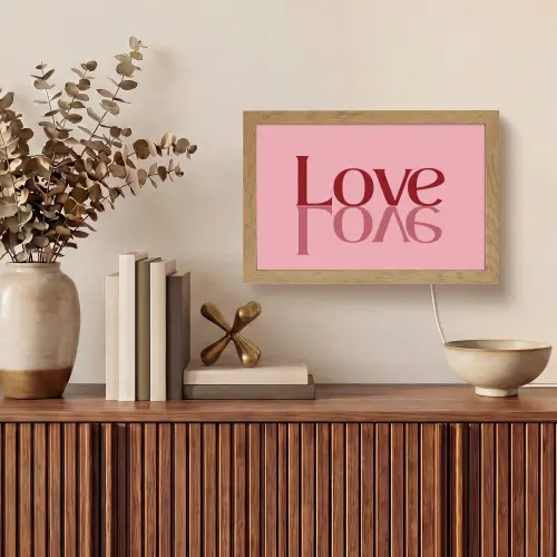 Love - Roze - Spiegeling Light Box met kabel (Tafellamp) klein -sfeer2