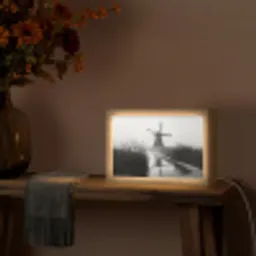 Molen - Weerspiegeling - Landschap - Water Light Box met kabel (Tafellamp) klein -sfeer4
