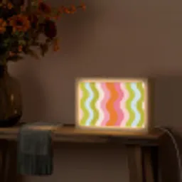 Banen - Golven - Kleurrijk - Verticaal Light Box met kabel (Tafellamp) klein -sfeer4