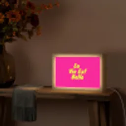 Quote - Retro - Roze Light Box met kabel (Tafellamp) klein -sfeer4