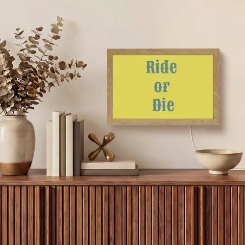 Ride or die - Geel - Blauw Light Box met kabel (Tafellamp) klein -sfeer2