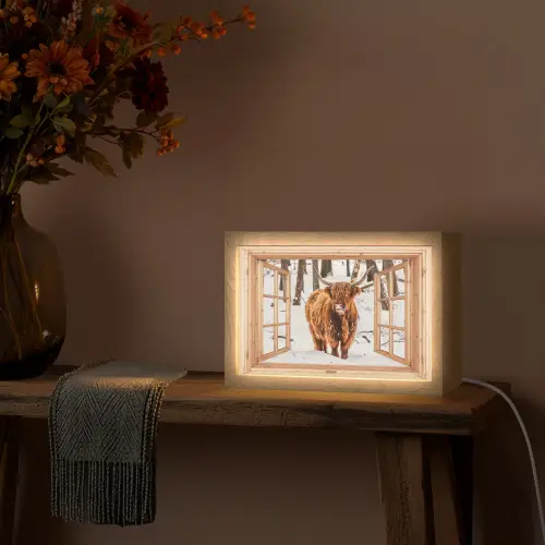 Schotse Hooglander - Winter - Landschap - Natuur - Dieren - Doorkijk Light Box met kabel (Tafellamp) klein -sfeer4